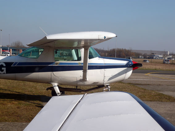 Un Cessna 152.