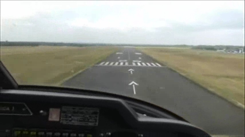 Atterrissage à Angers DR400.