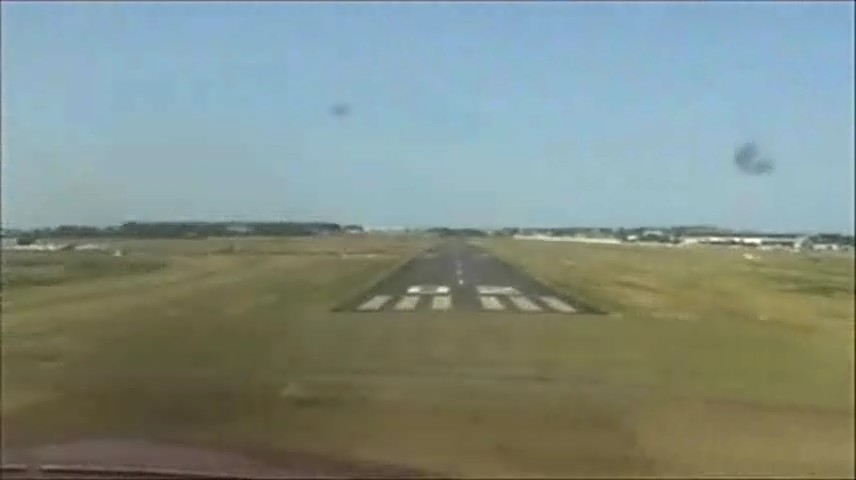 Atterrissage Le Mans DR400.