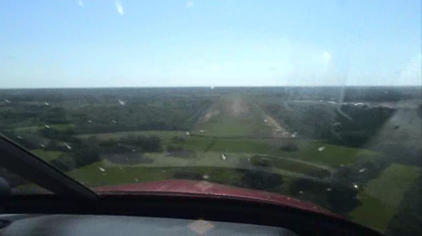 Atterrissage Lessay DR400.