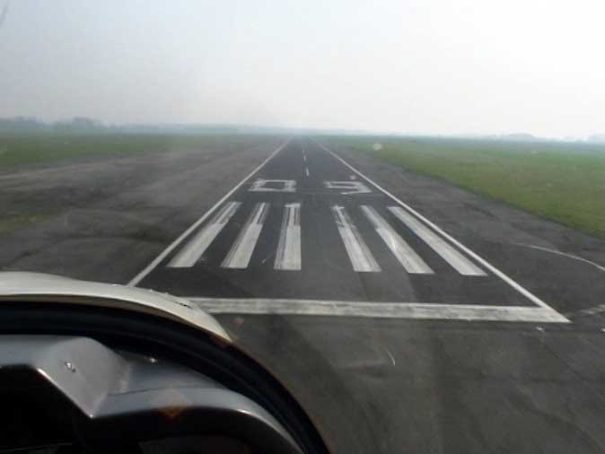 Touch and go à Coulommiers Voisin DR400.